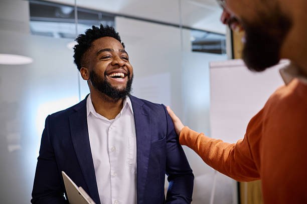 Professionnel africain en costume — financement et investissement